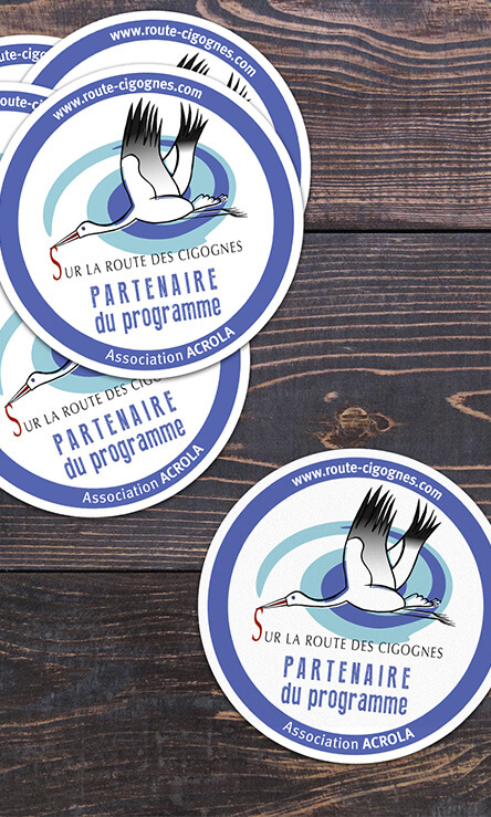 Mockup sticker pour la campagne sur la routes de cigognes d'ACROLA